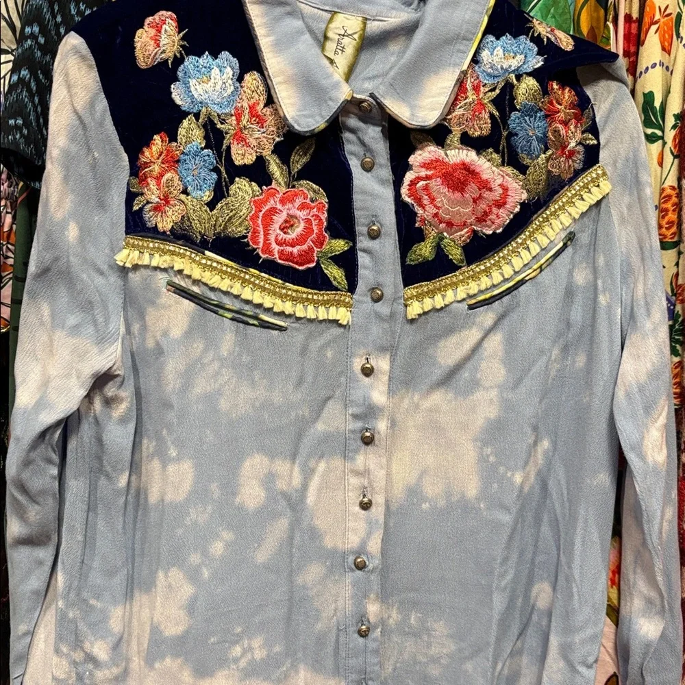 Aratta Miss Texas Embroidered Shirt - Picture 5 of 5